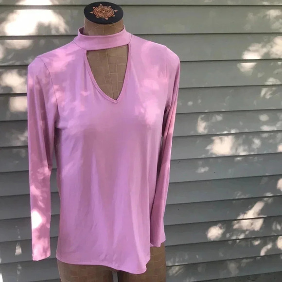Blush‎ Cut out neckline Blouse - Picture 1 of 10